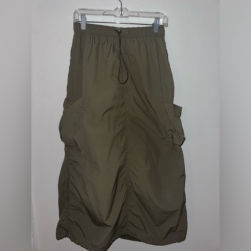Olive green cargo skirt w/ slit